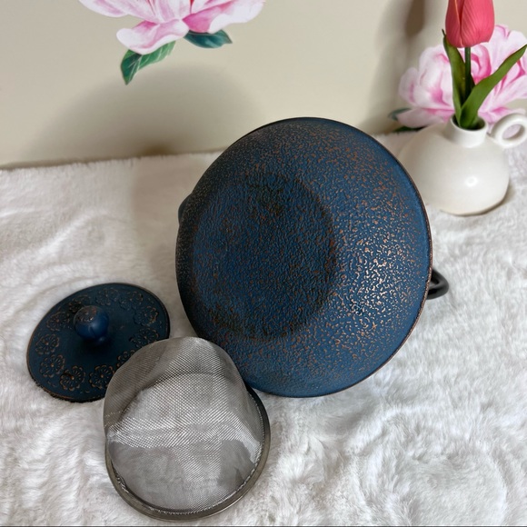 Japanese Cast Iron Floral Teapot with Copper Accents 💕 - Picture 7 of 10